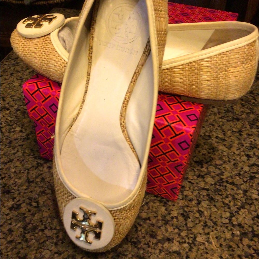 Tory Burch white flats size 7W